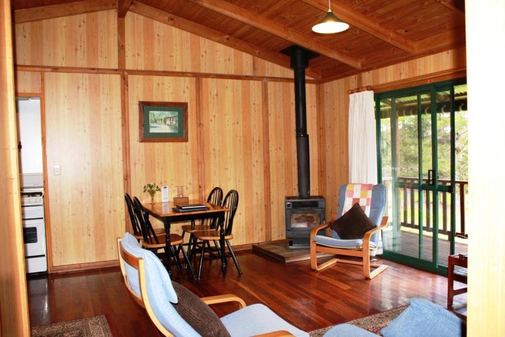 Hawke Brook Chalets Pemberton Oda fotoğraf